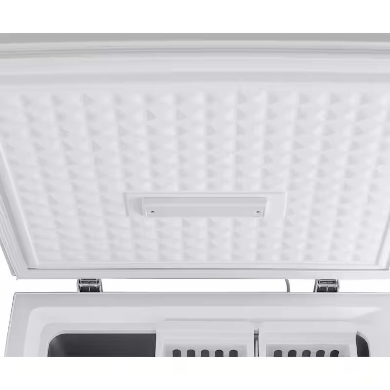 7.0 cu. ft. White Chest Freezer Z88162