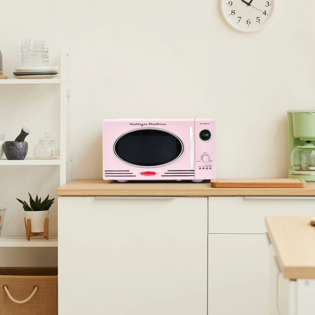 0.9 Cubic Foot 800-Watt Countertop Microwave Oven Pink A426