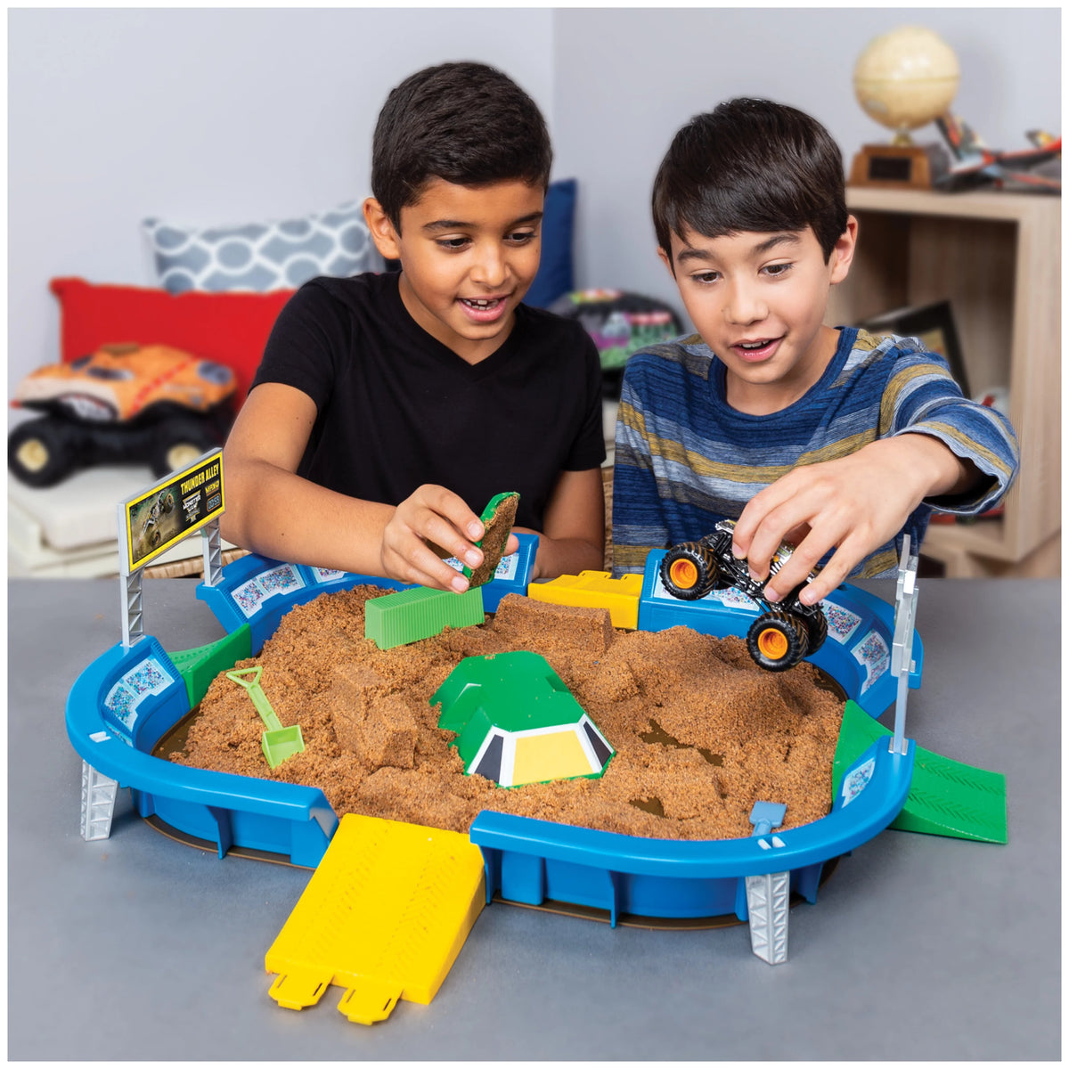 24-Inch Playset with 2lbs of Monster Dirt and 1:64 Scale Die-Cast Truck D46669