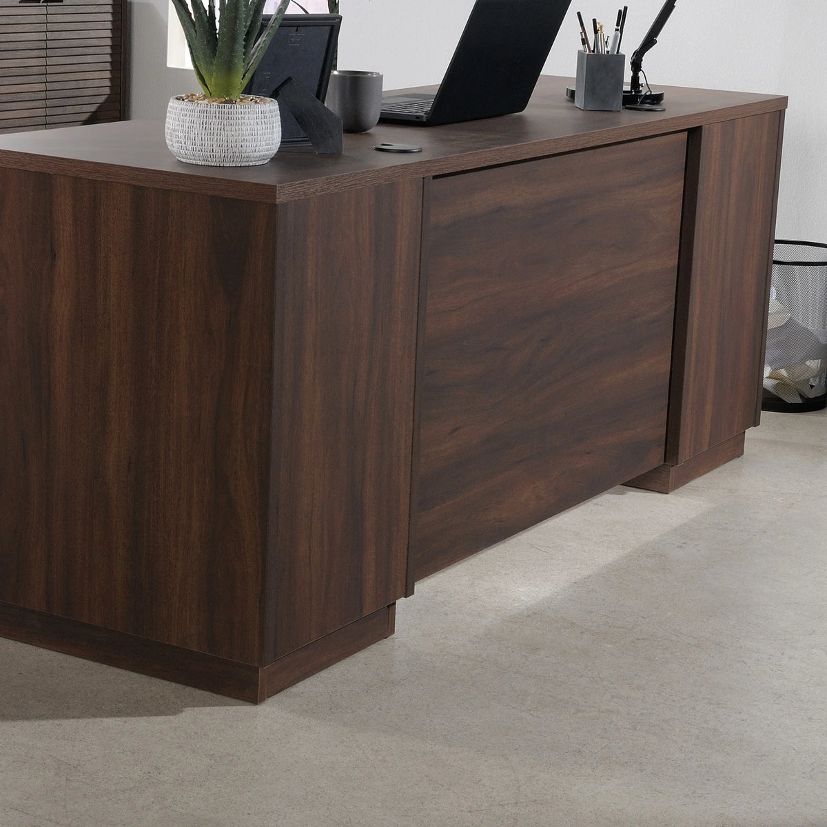 Spiced Mahogany Computer Credenza Desk Q2879